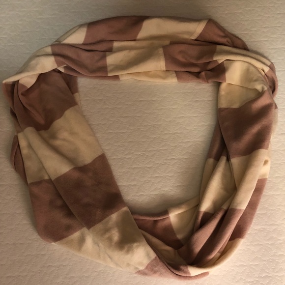 Lululemon infinity scarf - Picture 1 of 4